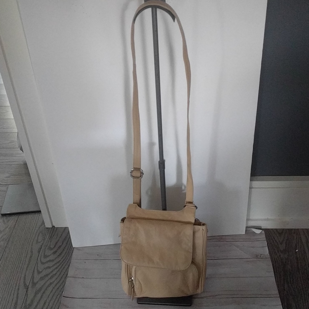 🌸 Genuine leather crossbody by Marco Avane🌸
